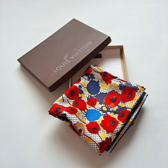 NEW Louis Vuitton Poppy Print 100% Silk Scarf 34" x 34" - Picture 1 of 14